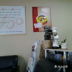 虹山建設(shè)路 面包飲品與電子產(chǎn)品的一站式消費指南